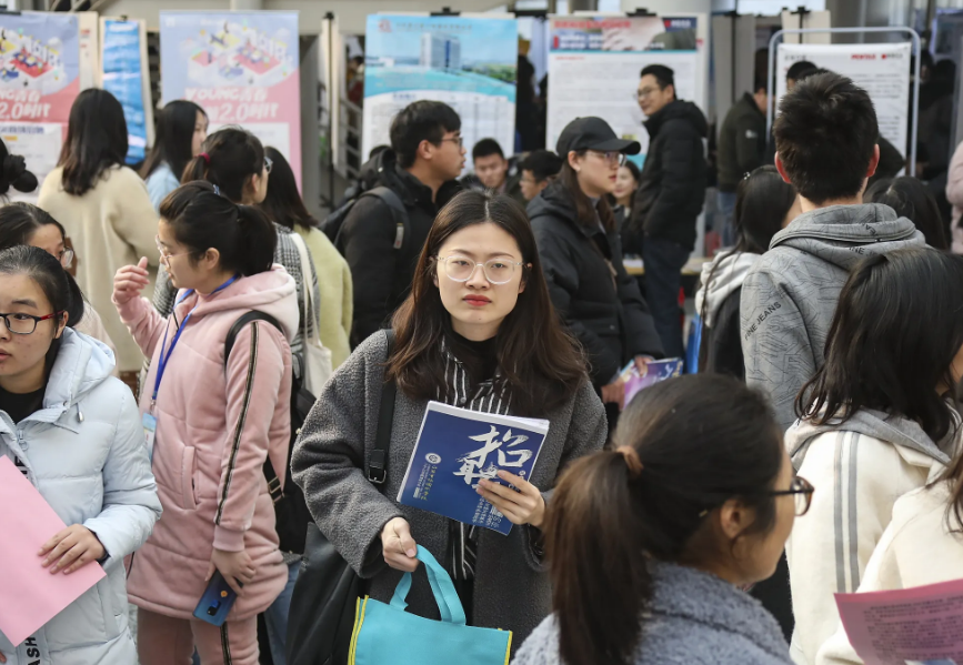 大学里严重饱和的4个专业，就业竞争激烈，就连考研都很“卷”