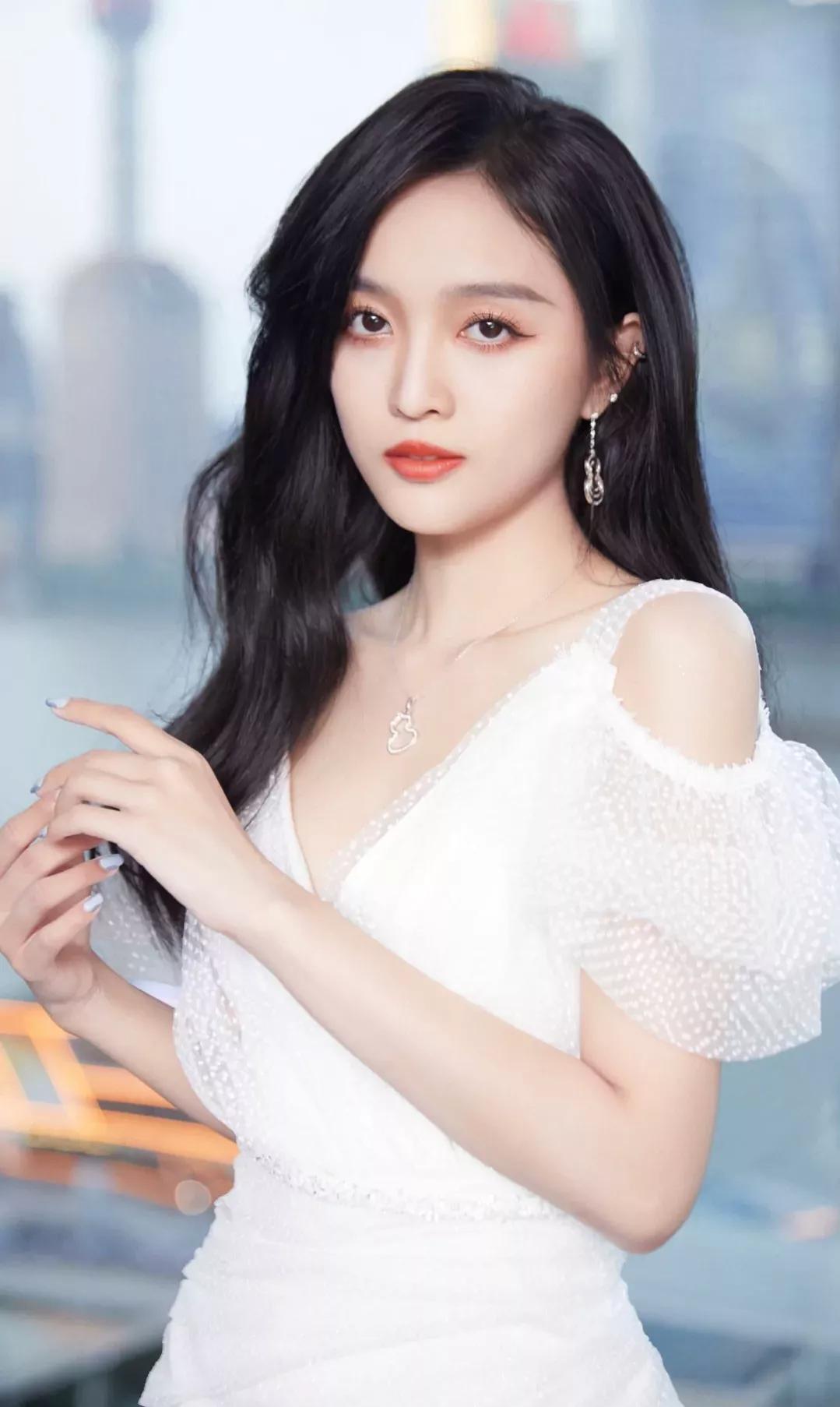 吴宣仪日常穿搭