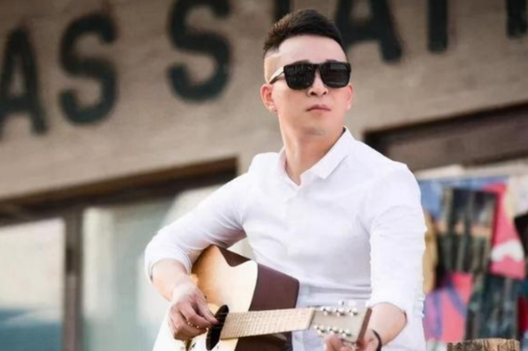 “旭日阳刚”分开11年后，刘刚搭档高进年入百万，王旭重回农村