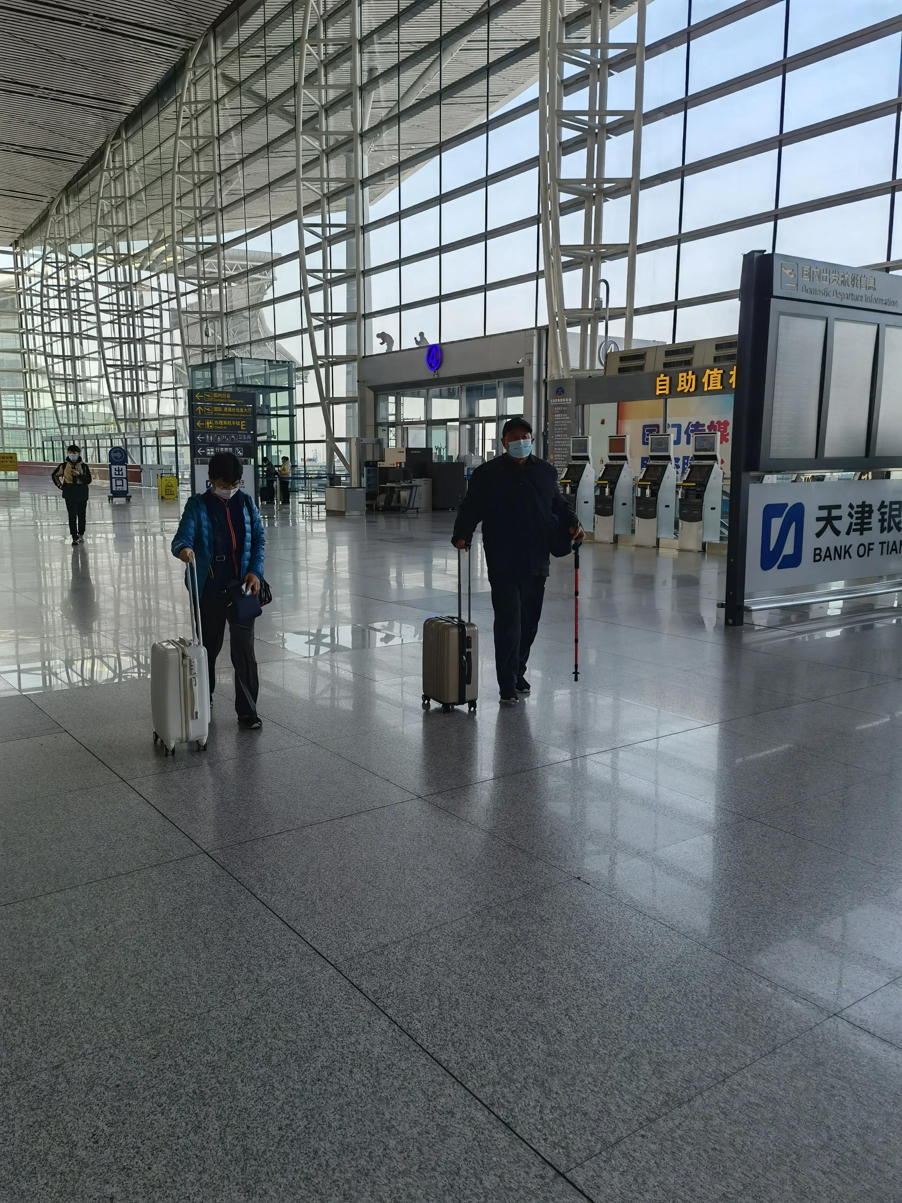 飞机托运行李怎么收费 新手坐飞机流程图 汽车时代网