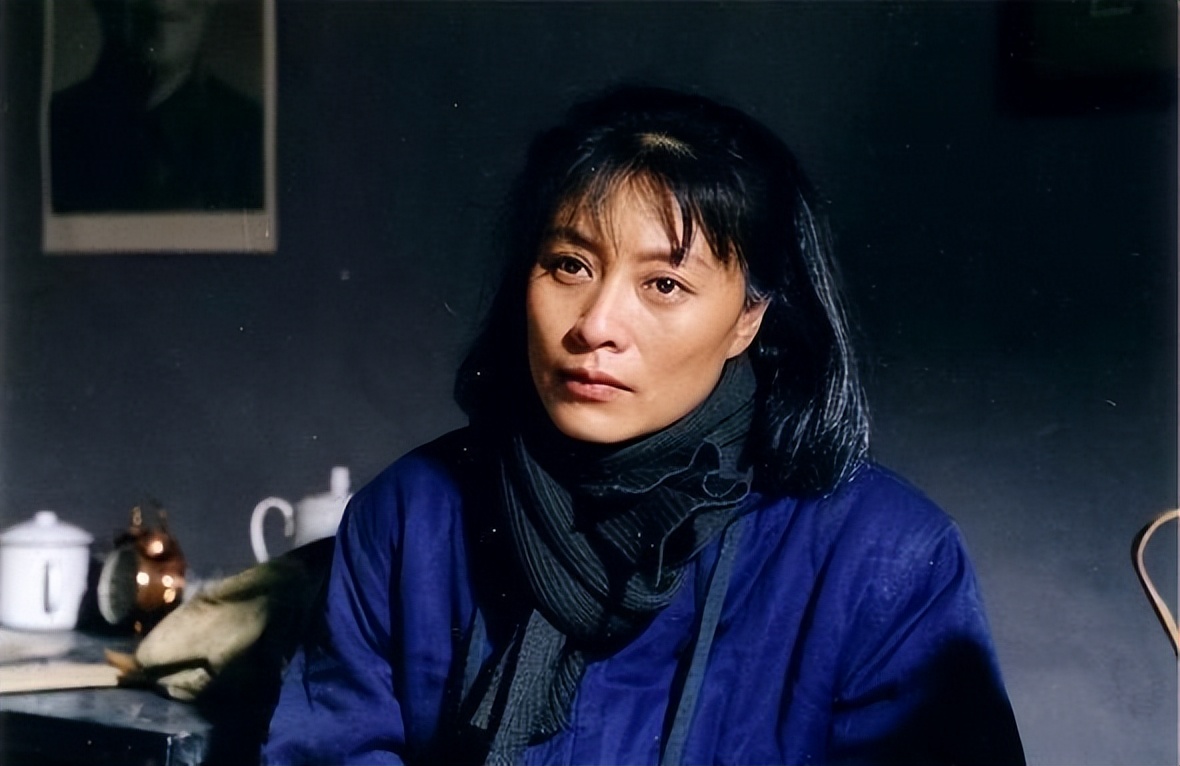 中央戏剧学院岳红时髦减龄 影迷们看过她哪些作品评论关注转发分享