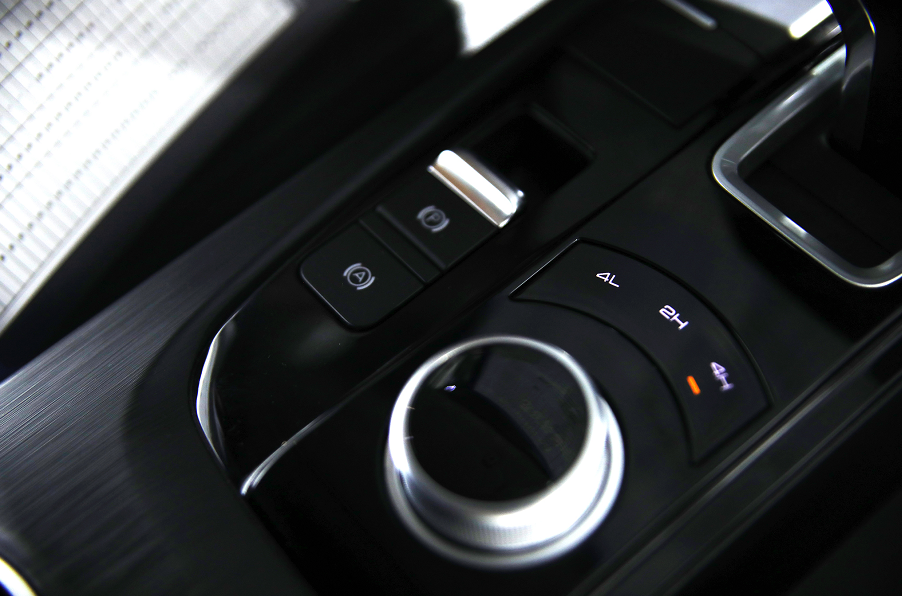 單排、短軸的越野利器 駕駛火炮是種什么體驗