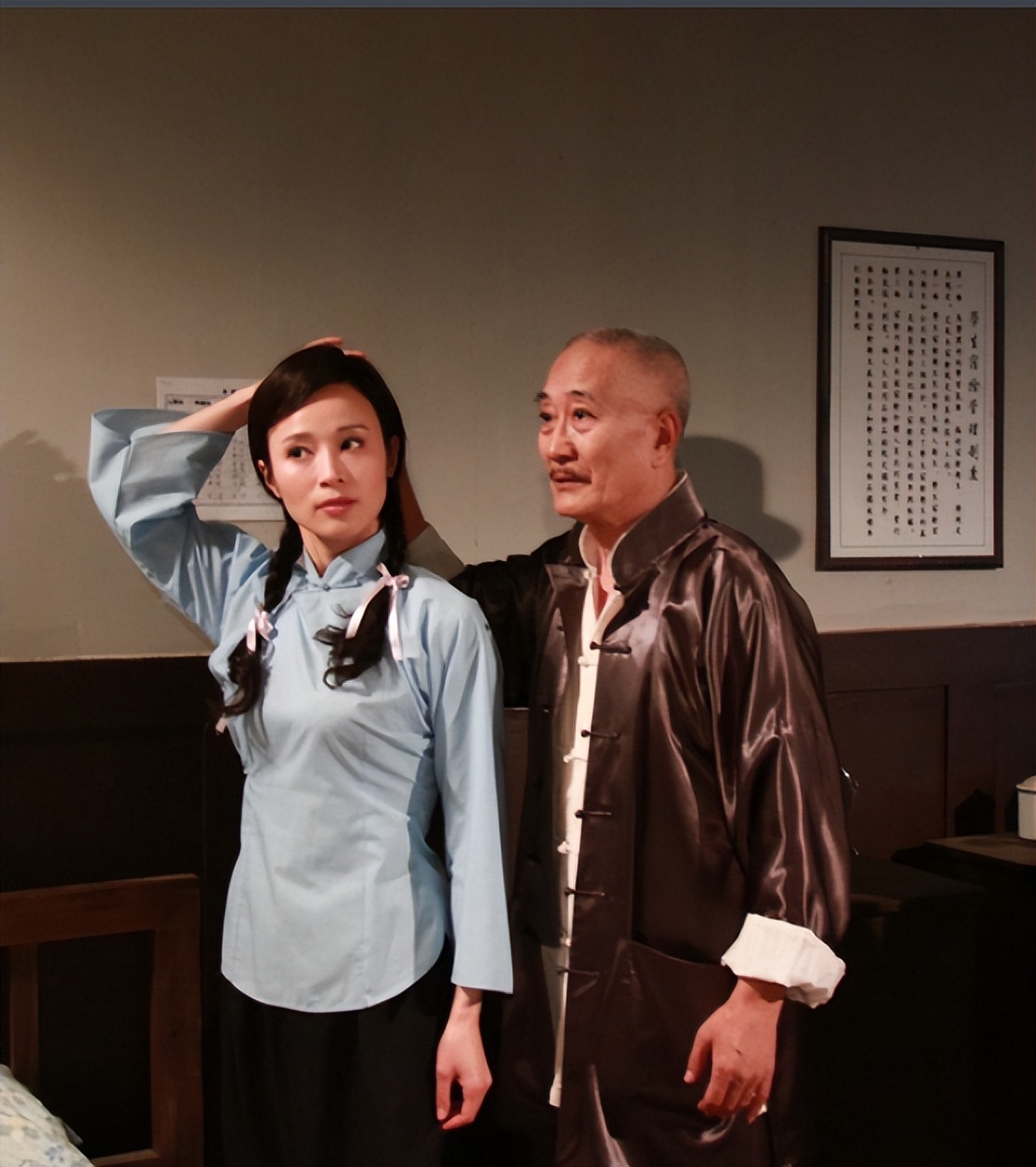 盘点女星的民国剧校服剧照——蓝衣黑裙篇（四）