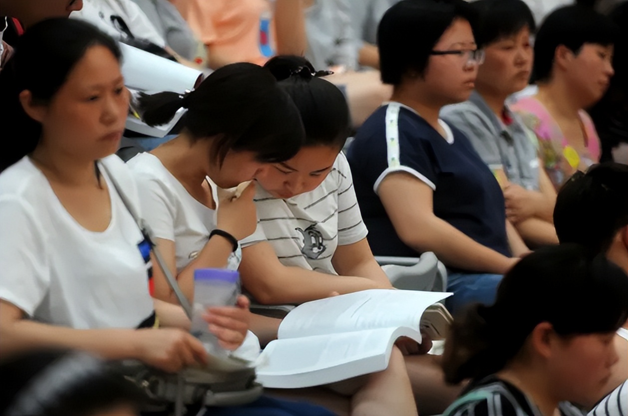 2022高考在即，报考时优先选“专业”还是“学校”？教授给出答案