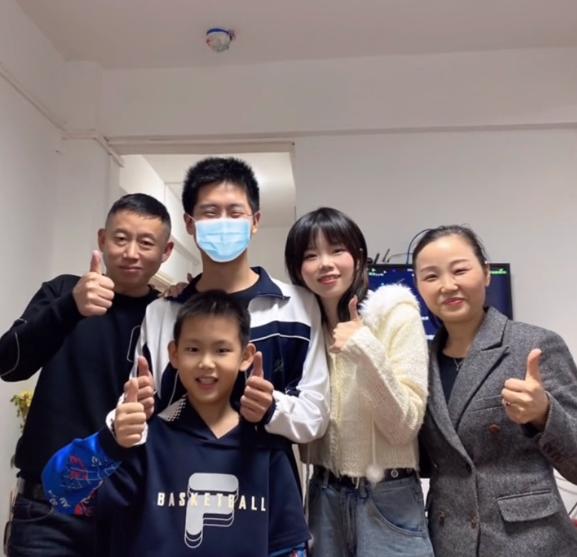 孙妈妈透露孙卓期末成绩，英语只有40分，孙卓：和山东那边不一样