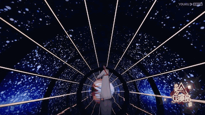 让人舔脚趾，当众凌辱学员，盘点那些令你难以想象的明星恶臭行为