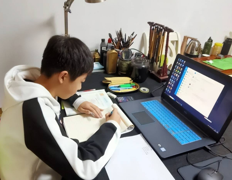 中考生的好消息，2022中考将取消部分考试科目，以满分计入总成绩