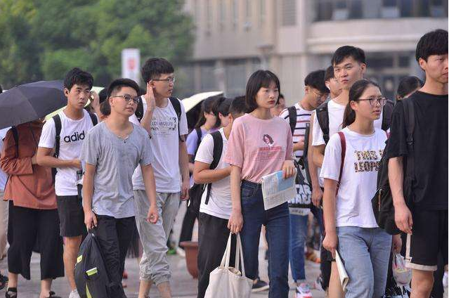 多所高校公布22年研究生报考人数，江西农大增幅超80％，太难了