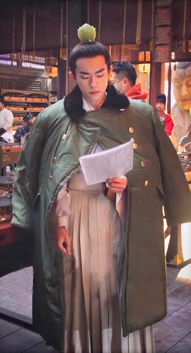 9年、4张牌“登顶”娱乐圈，易烊千玺“顶流之路”揭秘