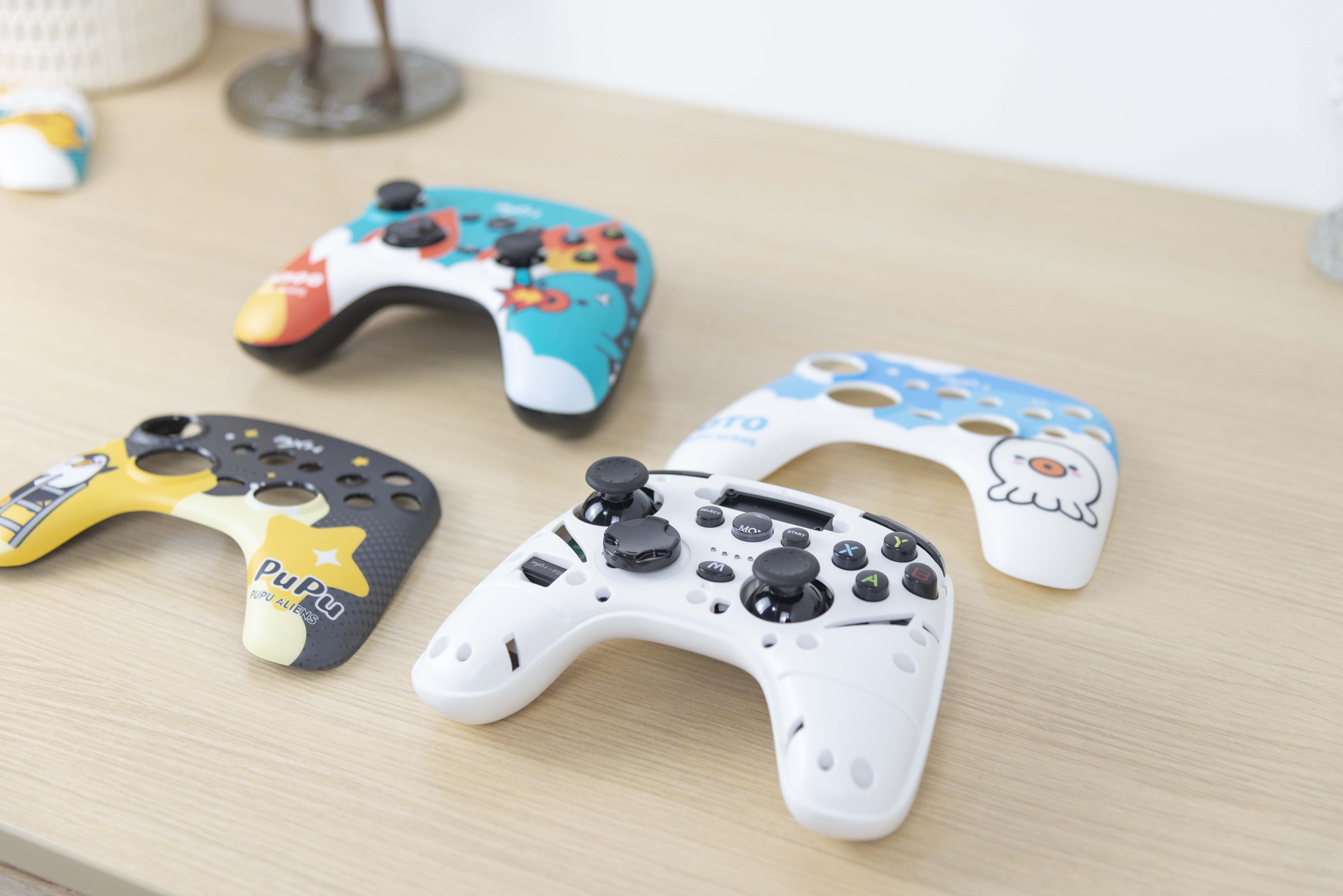 精致可爱的游戏手柄：自由更换面盖，支持自定义宏