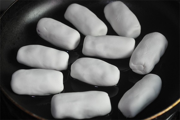 冬天吃红薯不如糕，1买就是10斤，不煮也不烤，一口一个超解馋