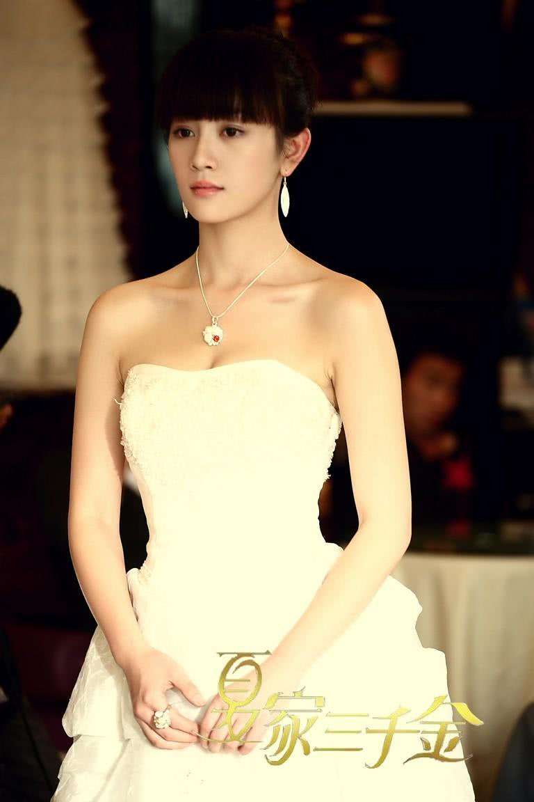 过气女明星窘况：街头卖唱、破产、卑微求工作，风光不再