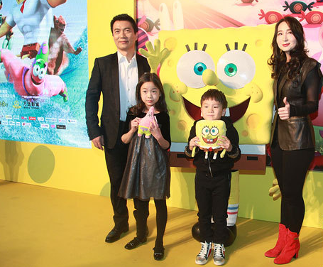 女足夺冠了，这个54岁的男人在演播厅哭了