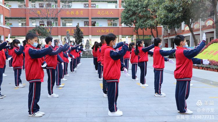 ��������ʮ��Сѧ�ٰ�ȫ����ͨ��ȫ�����Ʋ�չ�ݻ