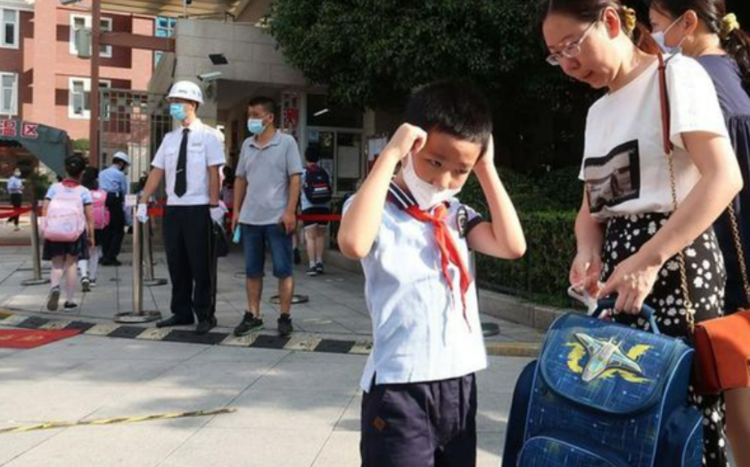 2022中小学生暑假时间已敲定，家长乐开了花，学生却愁眉苦脸