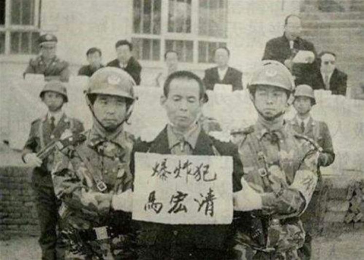 2001年一男子为报复炸死83人，被捕后恳求：不要把我带回村子去