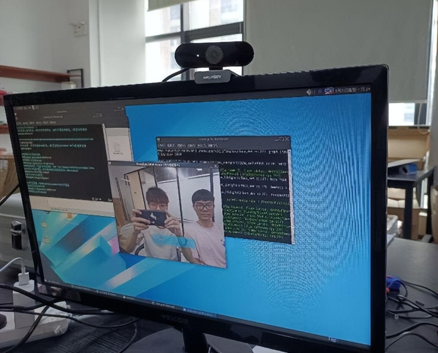龙芯携手寒武纪等生态伙伴，​基于LoongArch的AI系统成功落地