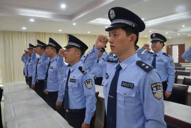 怎么当警察(退役士兵,想当警察,至少有三条途径)