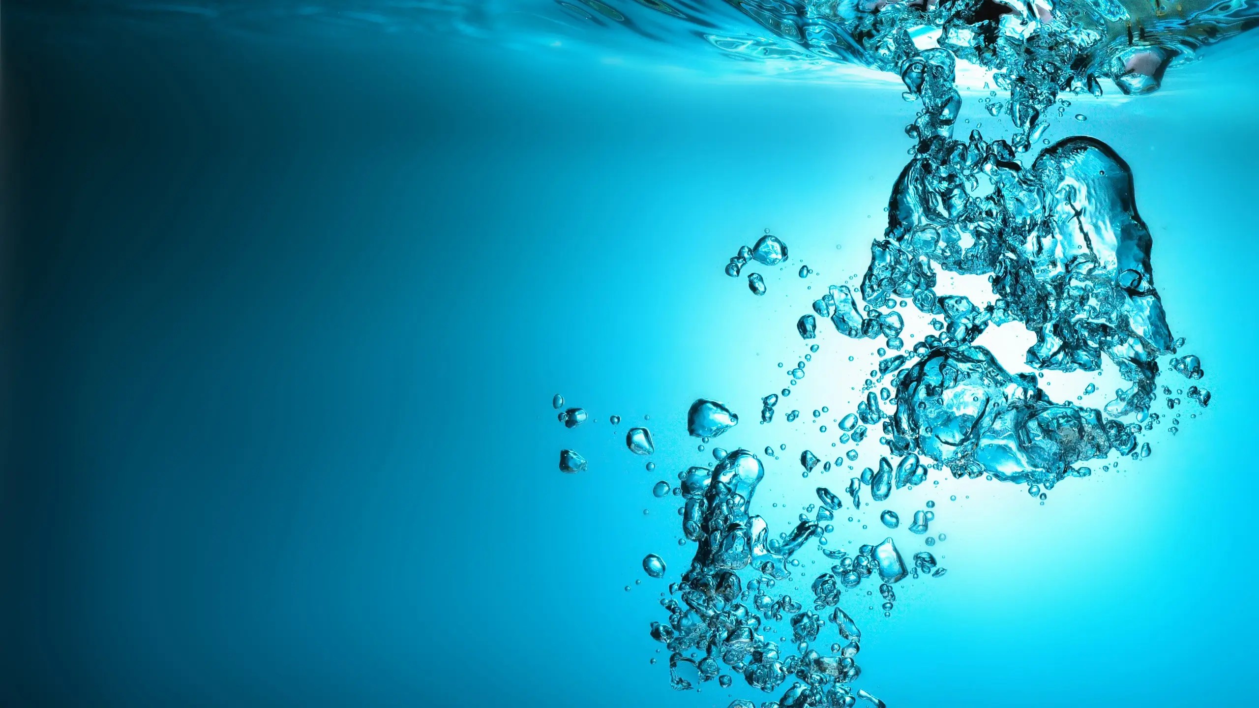 水能不能被压缩，如果强制压缩水，会发生什么严重的后果？