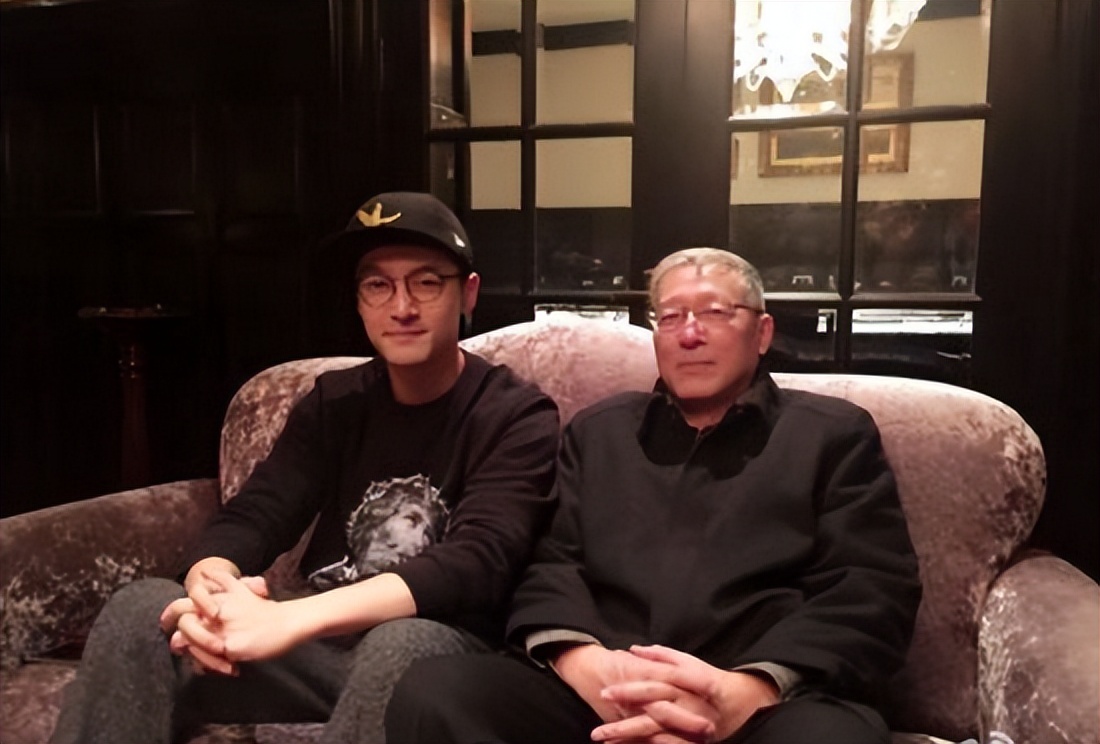 胡歌爸爸胡逸材：前卫的教育助孩子成才，为他的终身大事操碎了心