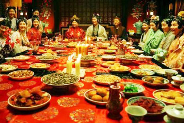 北京大学教授孔庆东，曾建议立法禁止吃年夜饭，他为何要这么说？