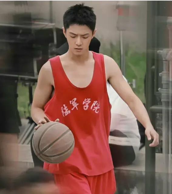 肖战打篮球帅,还是蔡徐坤打篮球帅?