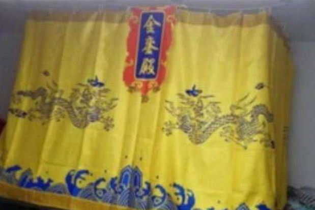 大学生“奇葩”的宿舍装饰，装饰前和室友多沟通，这真的交流过吗