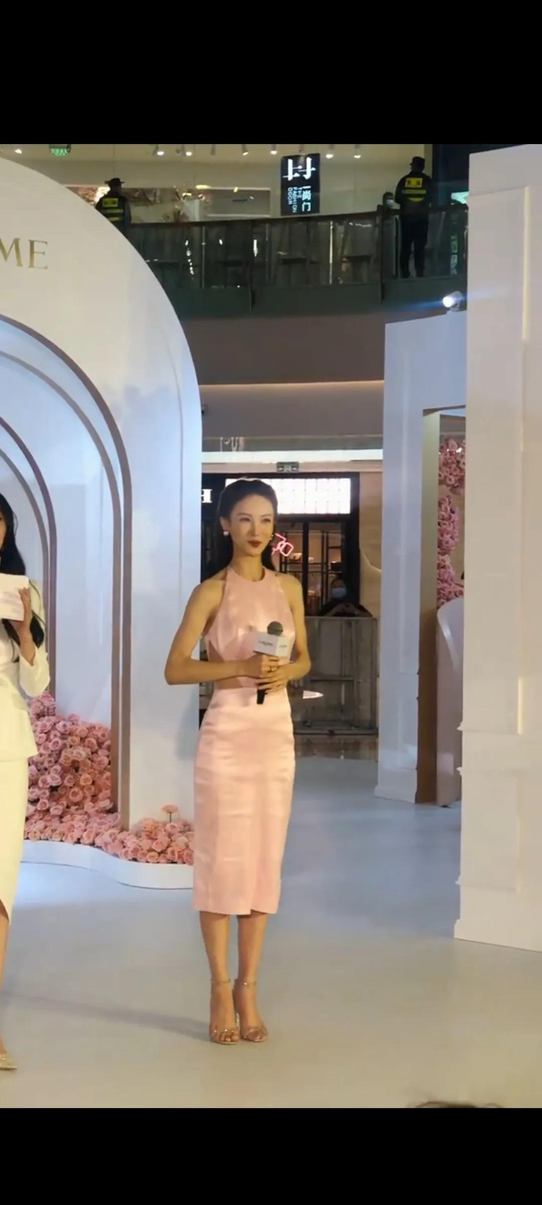 又见金晨，美的很灿烂笑的很有感染了