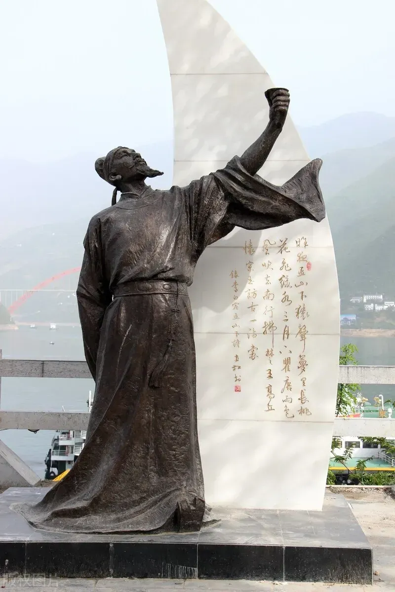 公元724年，李白24岁,那年，李白离开四川时，写了一首诗，全诗共28个字