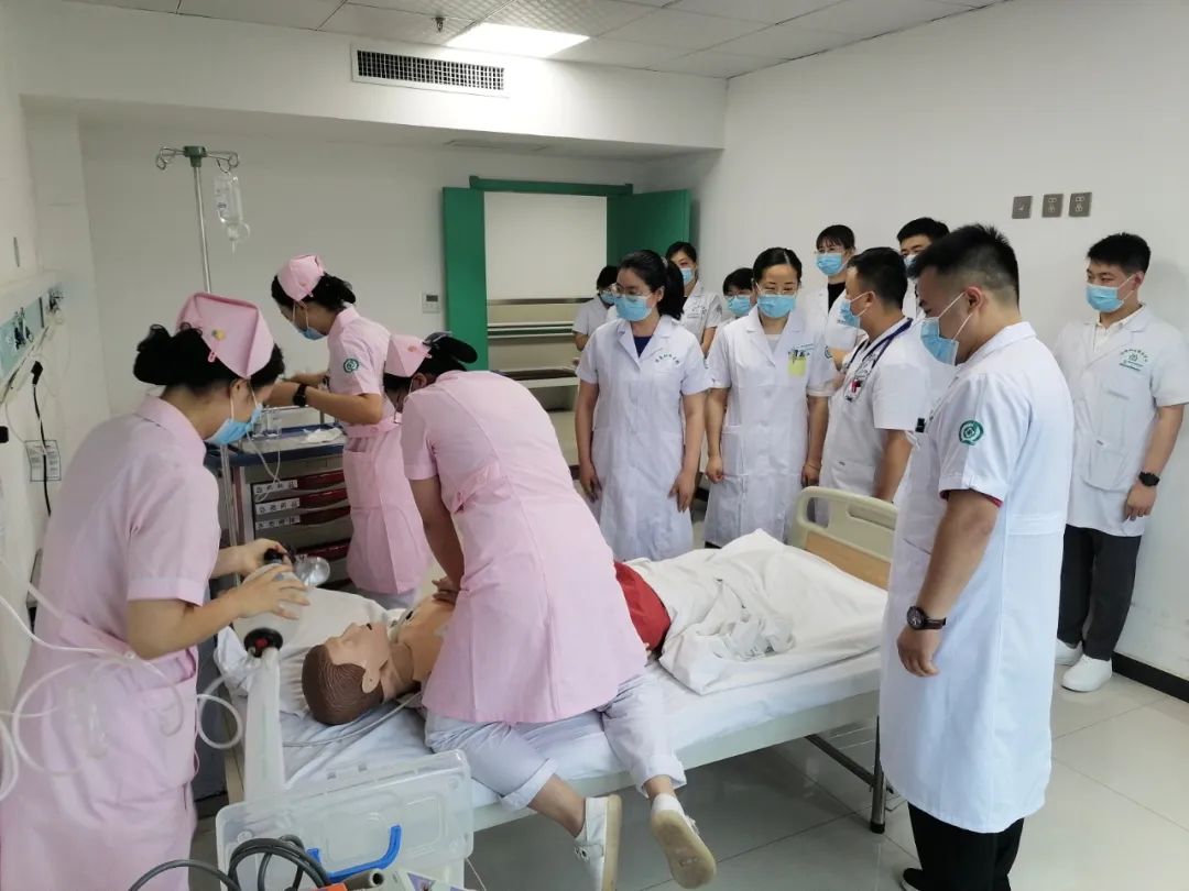 渭南杜桥医院内科开展心脏呼吸骤停应急演练活动