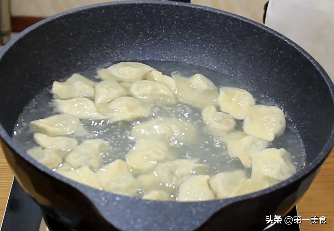 龙抬头吃什么传统食物(二月二龙抬头，老传统要懂，做1样吃2样，寓意风调雨顺福气多)