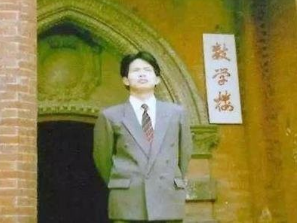 北大博士后失联20年，母亲病危仍拒不相见，亲哥哥：怪父母太吸血