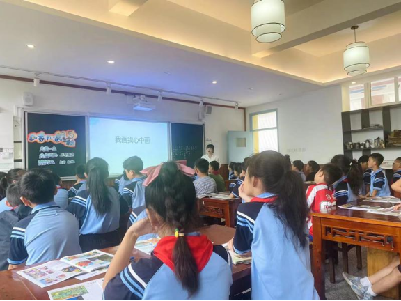 成都市教研员辜敏老师莅临双流区协和实验小学指导美术组教研活动