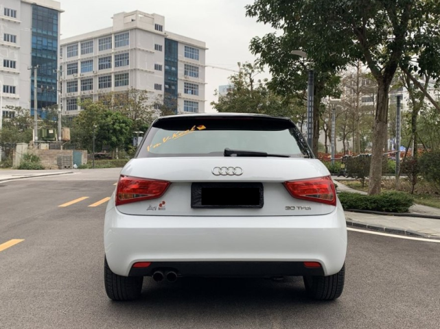 奥迪a1报价及图片2021款(小伙花7万买辆奥迪a1代步,市区7个油,开了