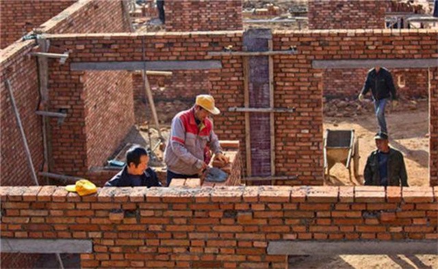 2010年，陕西华县一建筑工地，挖到“地下银行”