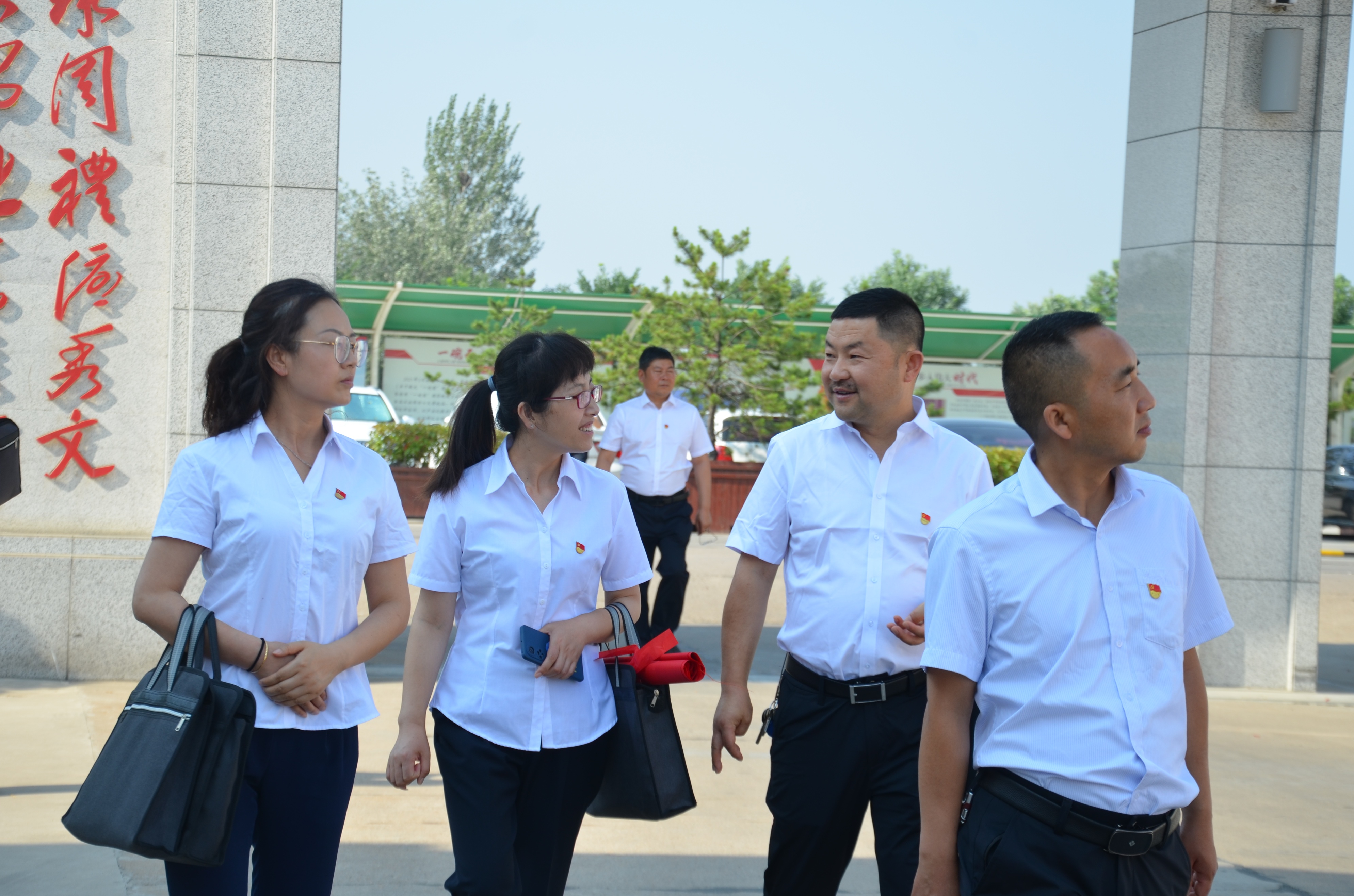 喜迎二十大，奋进新征程：工业园区机关党支部与企业共庆党的生日