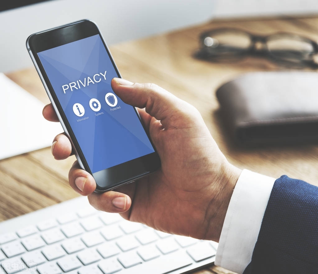 手机下载APP被强制授权通讯录及相册权限的危害，您知道吗？