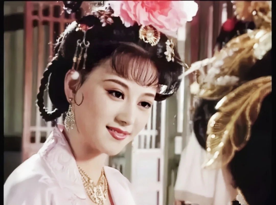 以前的宫廷剧真的很好看！现在有的宫廷剧拍得像皇帝要破产一样