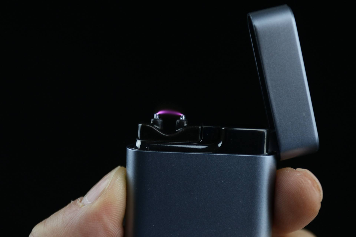 油价再高也不怕，纯电动黑科技 极蜂等离子电弧打火机上手实测