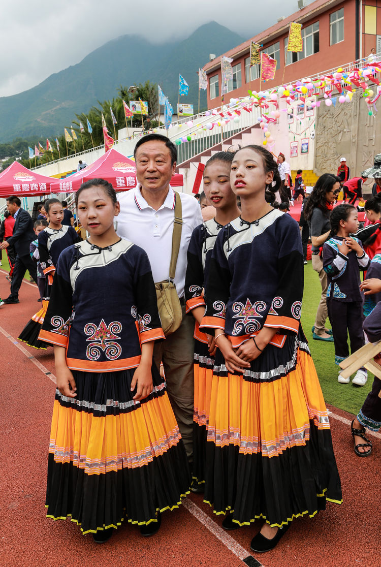 大山深处的希望——记铁道兵希望小学 作者：张淑芬