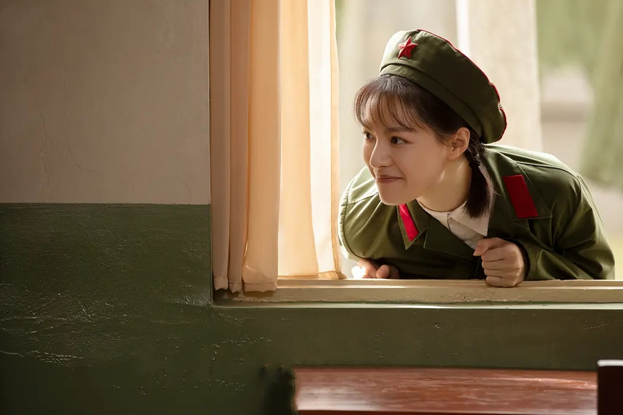 口碑炸裂！军旅片又出王炸作品，“冯女郎”钟楚曦的开挂史