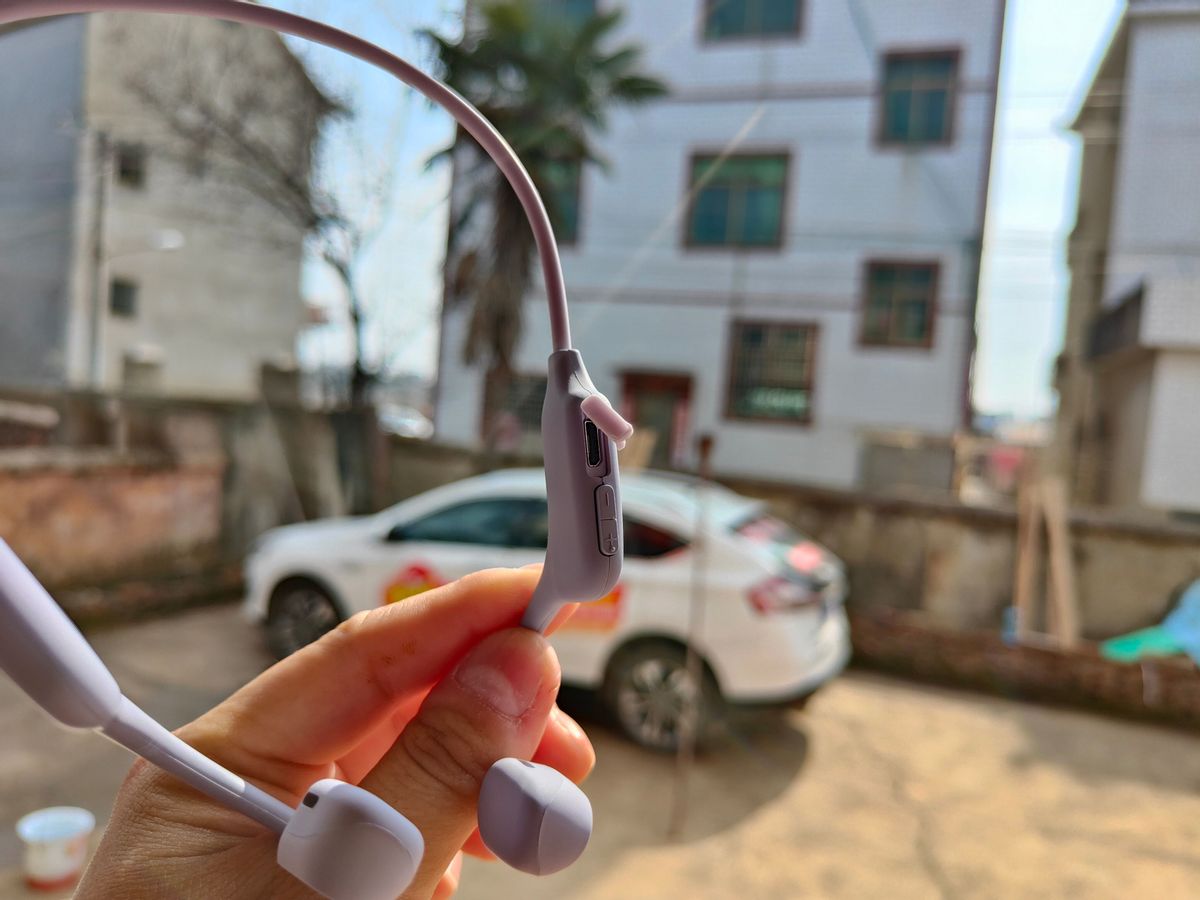 比无线蓝牙耳机，还便宜的黑科技耳机，sanag两款耳机如何选？