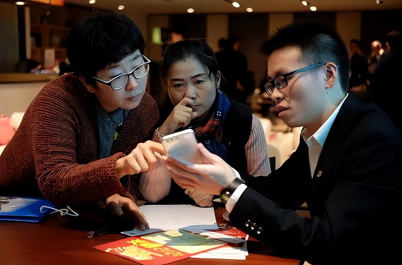 銀行員工建議：有事沒事可以多在手機(jī)銀行里轉(zhuǎn)轉(zhuǎn)賬，這是為什么？