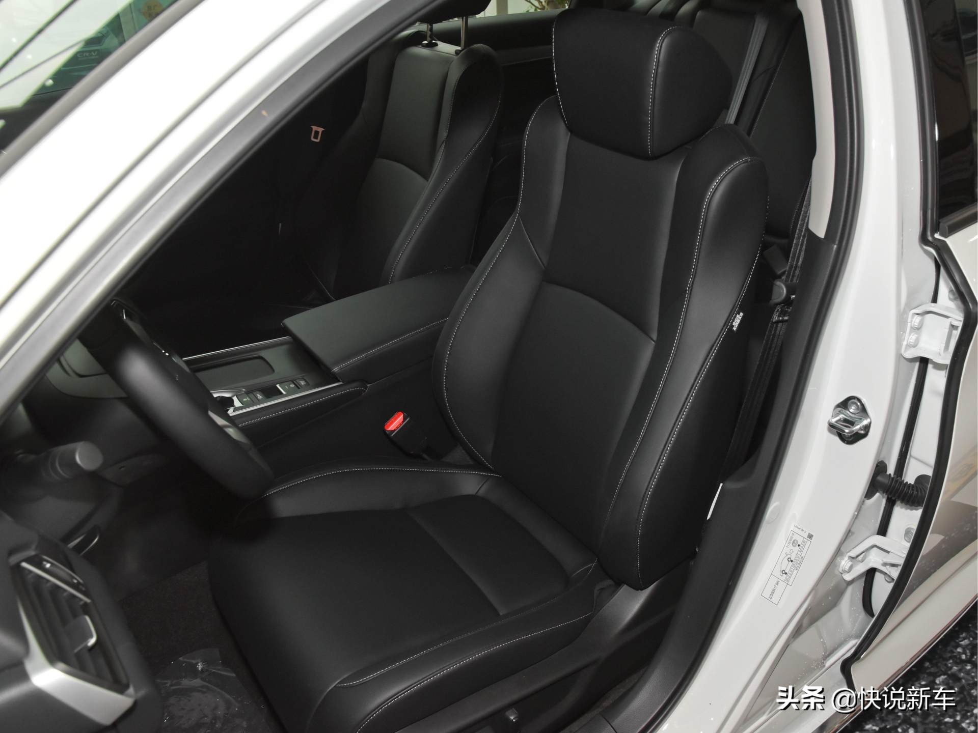 日本合资中型车，18万起步，油电混动，实拍INSPIRE
