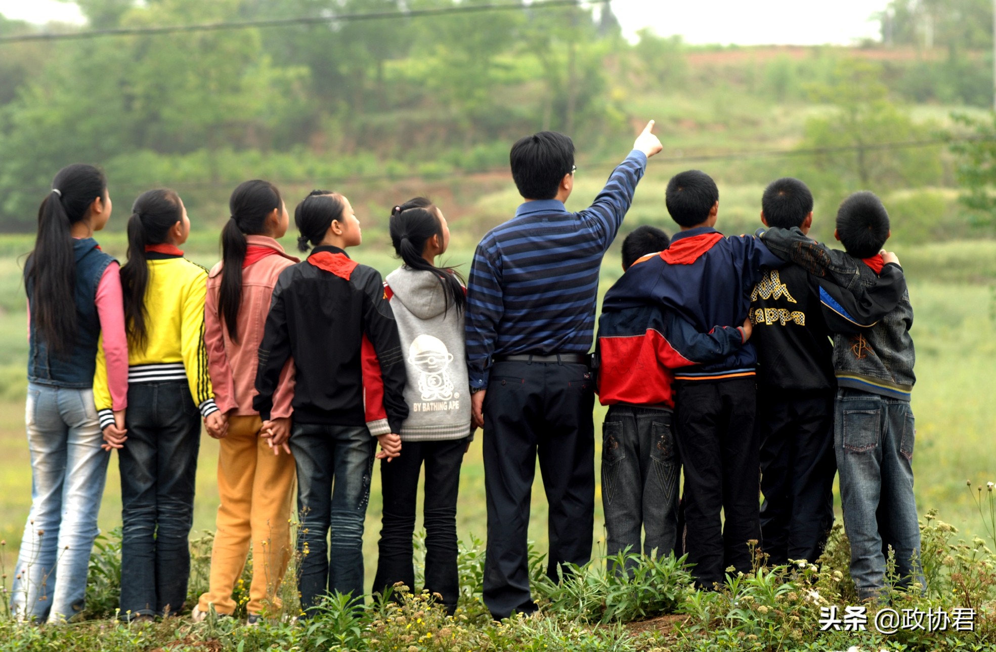 如何让乡村教师下得去、留得住、教得好、有发展？全国政协委员郑军提出建议