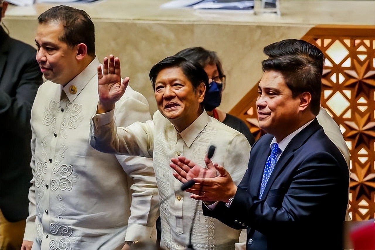 菲律宾总统马科斯上任首日 一项耗资超百亿美元法案被否决
