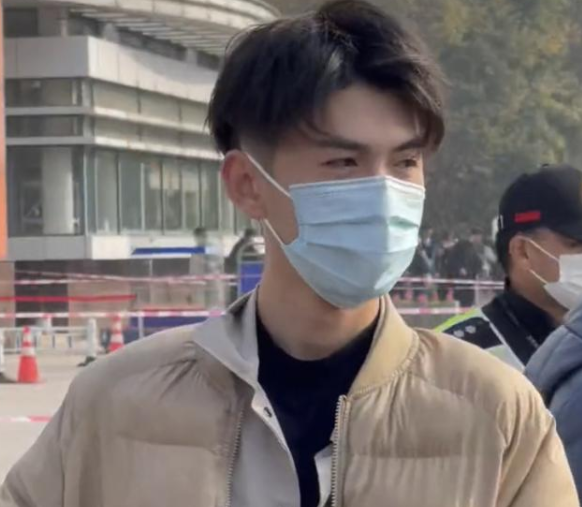 2021浙江传媒艺考现场图曝光，男帅女靓，堪称一场“视觉盛宴”