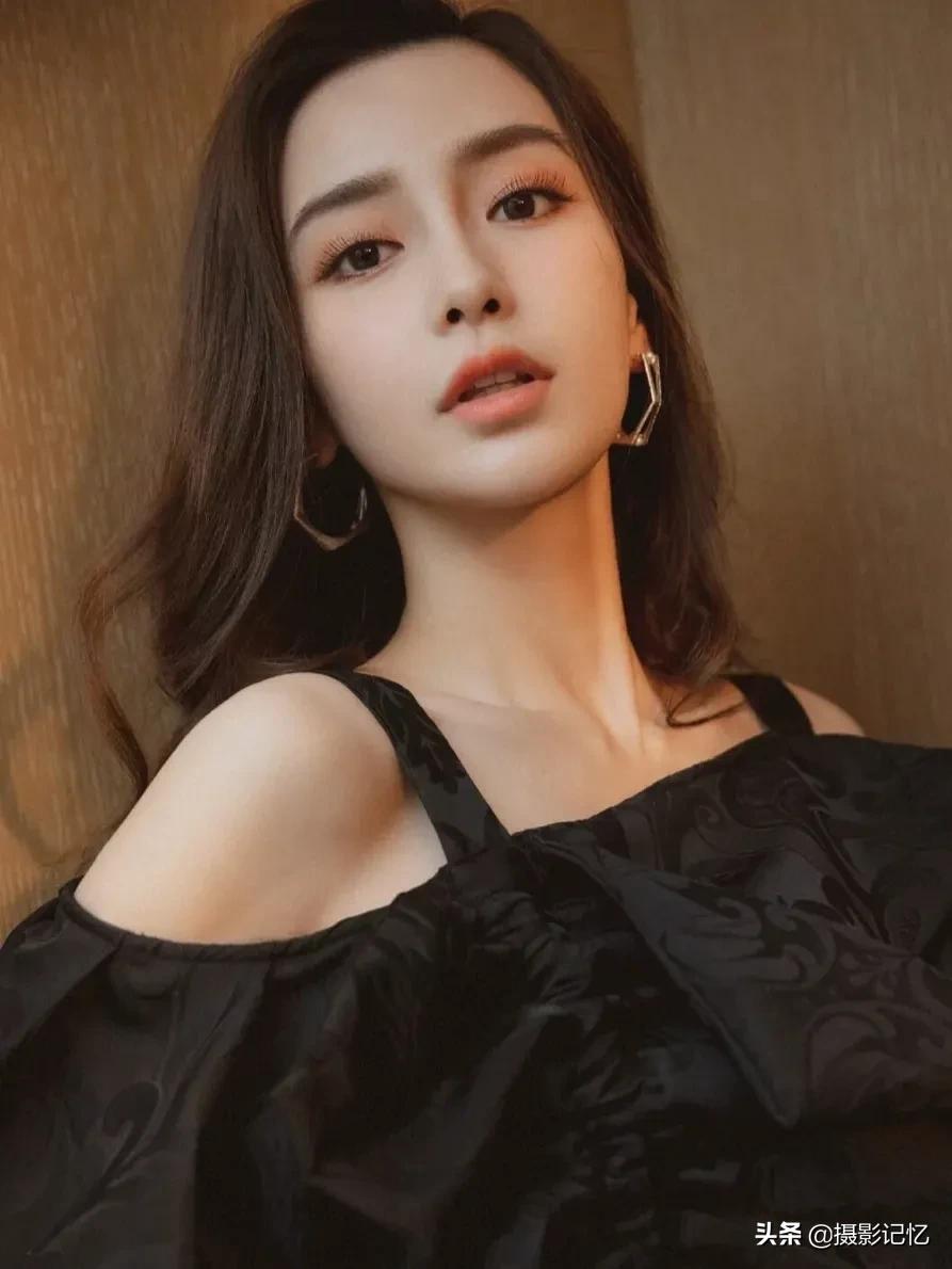 杨颖：俏丽多姿，风姿卓越