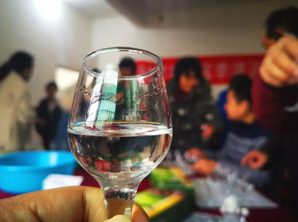 “光瓶酒”界的天花板李渡：如今成“江西名酒”，网友：四特呢？
