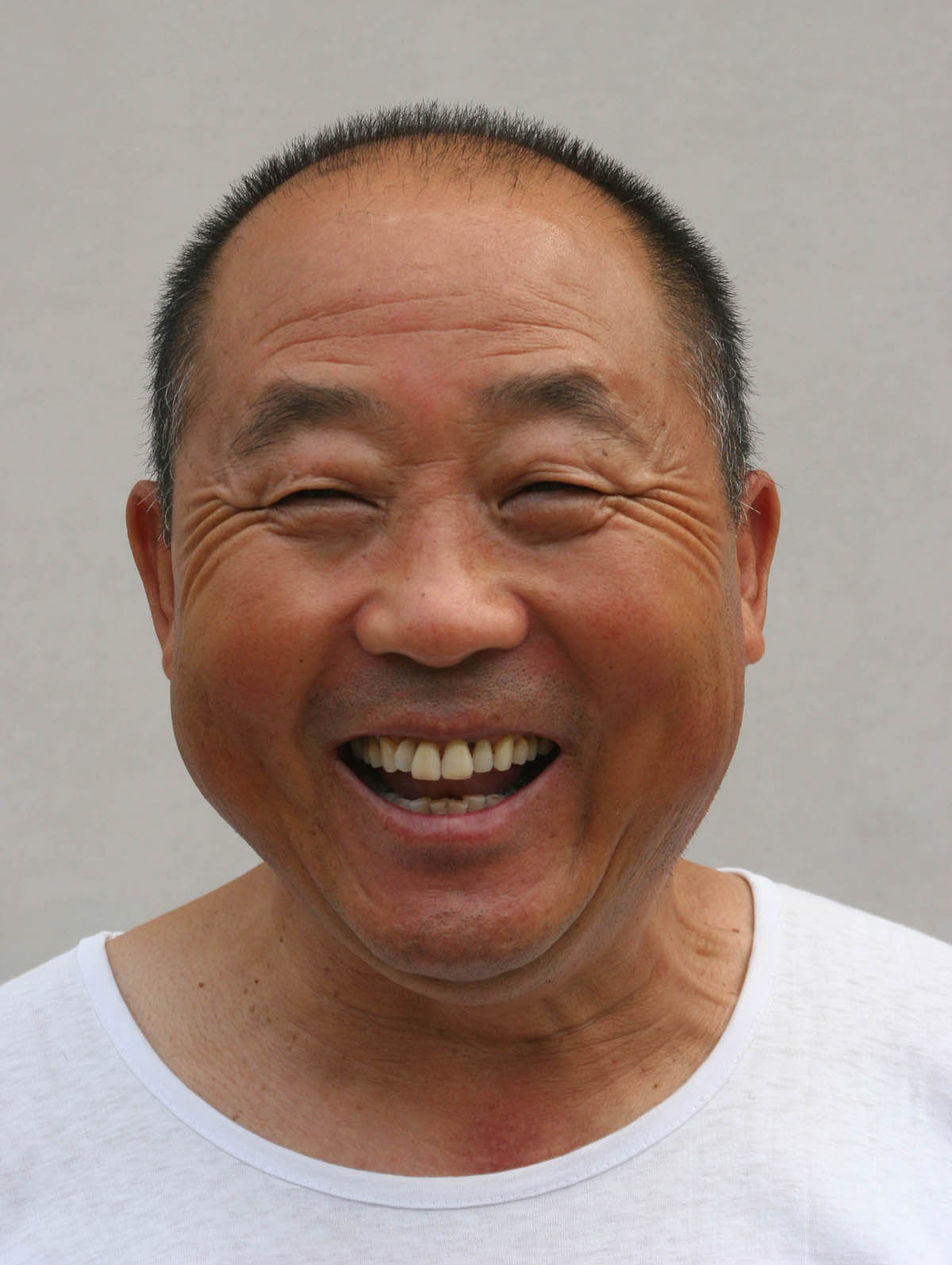 演了几十年配角的老戏骨，65岁才担任主角，如今73岁婚姻成谜